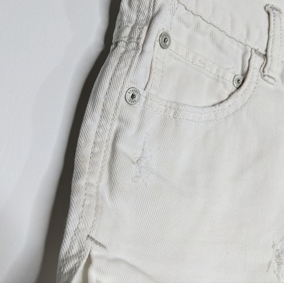 ✨3/$15 Free People white cotton denim shorts 24 - Picture 7 of 12